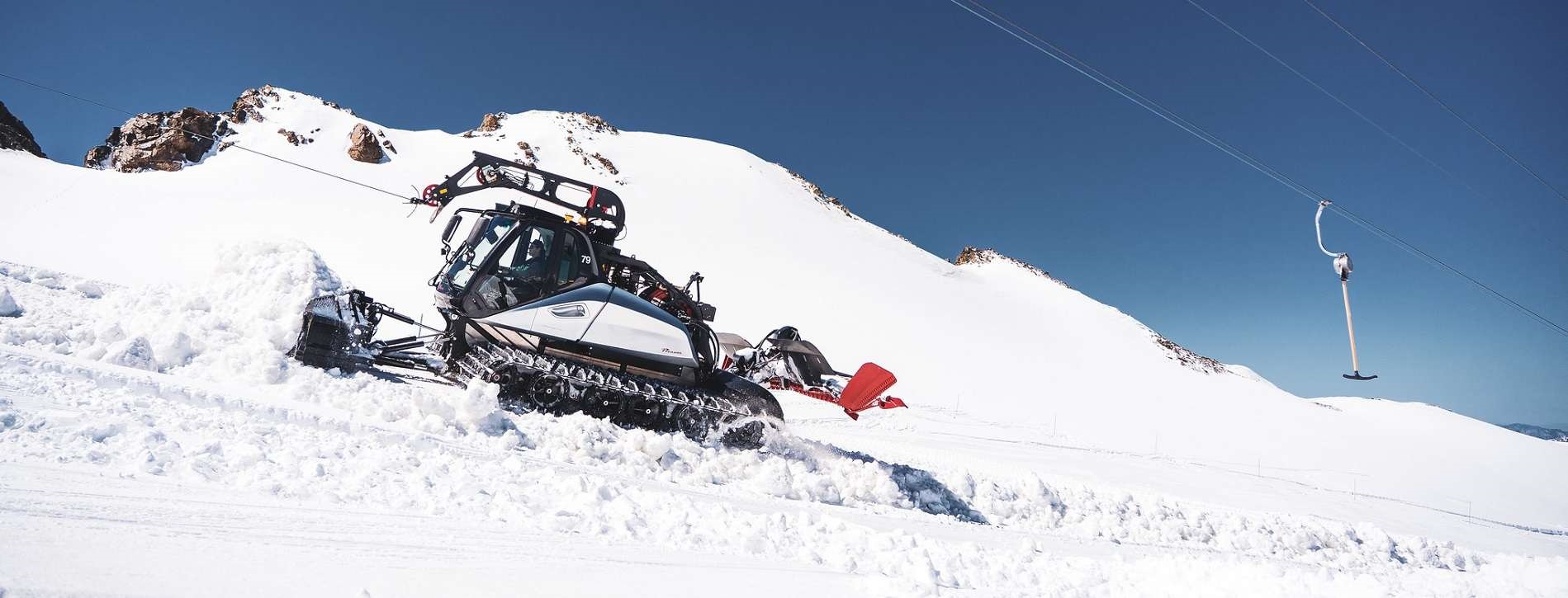 Découvrez le métier de dameur aux 2 Alpes